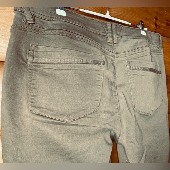 Democracy Women's Tan Ankle Jeans - Picture 5 of 7